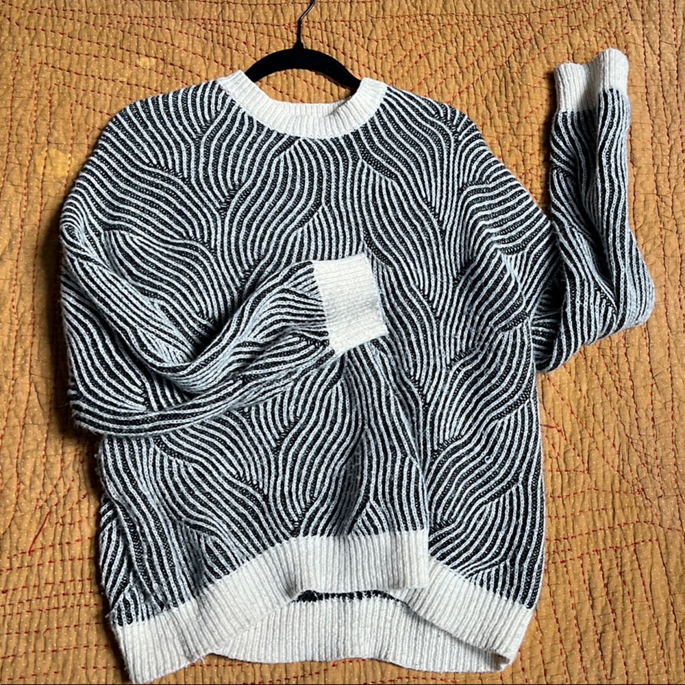 Monochrome Wave Pattern Sweater - image 2
